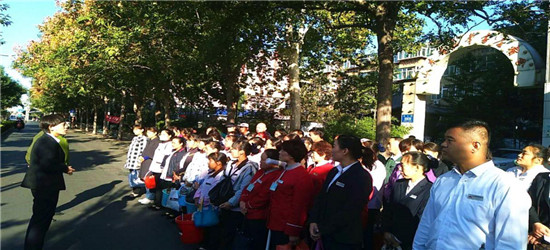 慶國(guó)慶 致敬平凡的“中房物業(yè)人”4.jpg